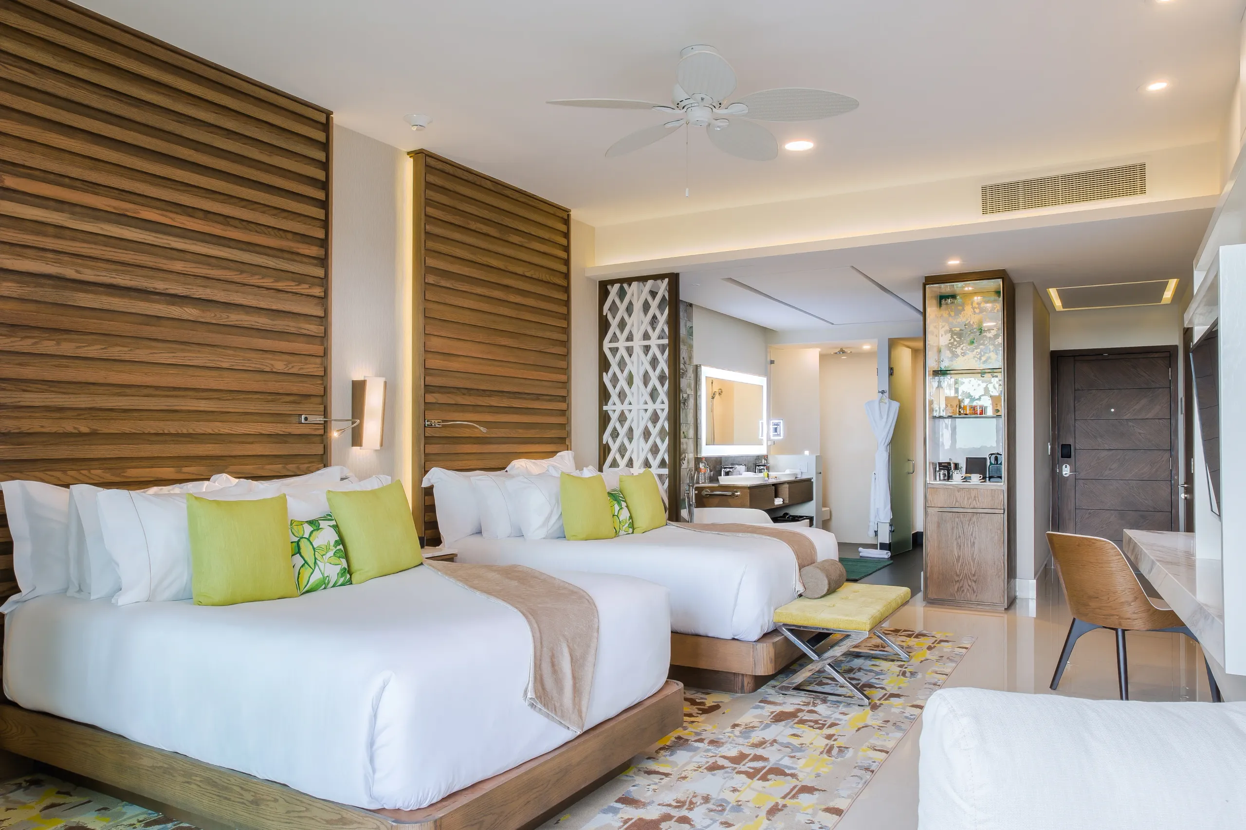 Junior Suite Swim Up