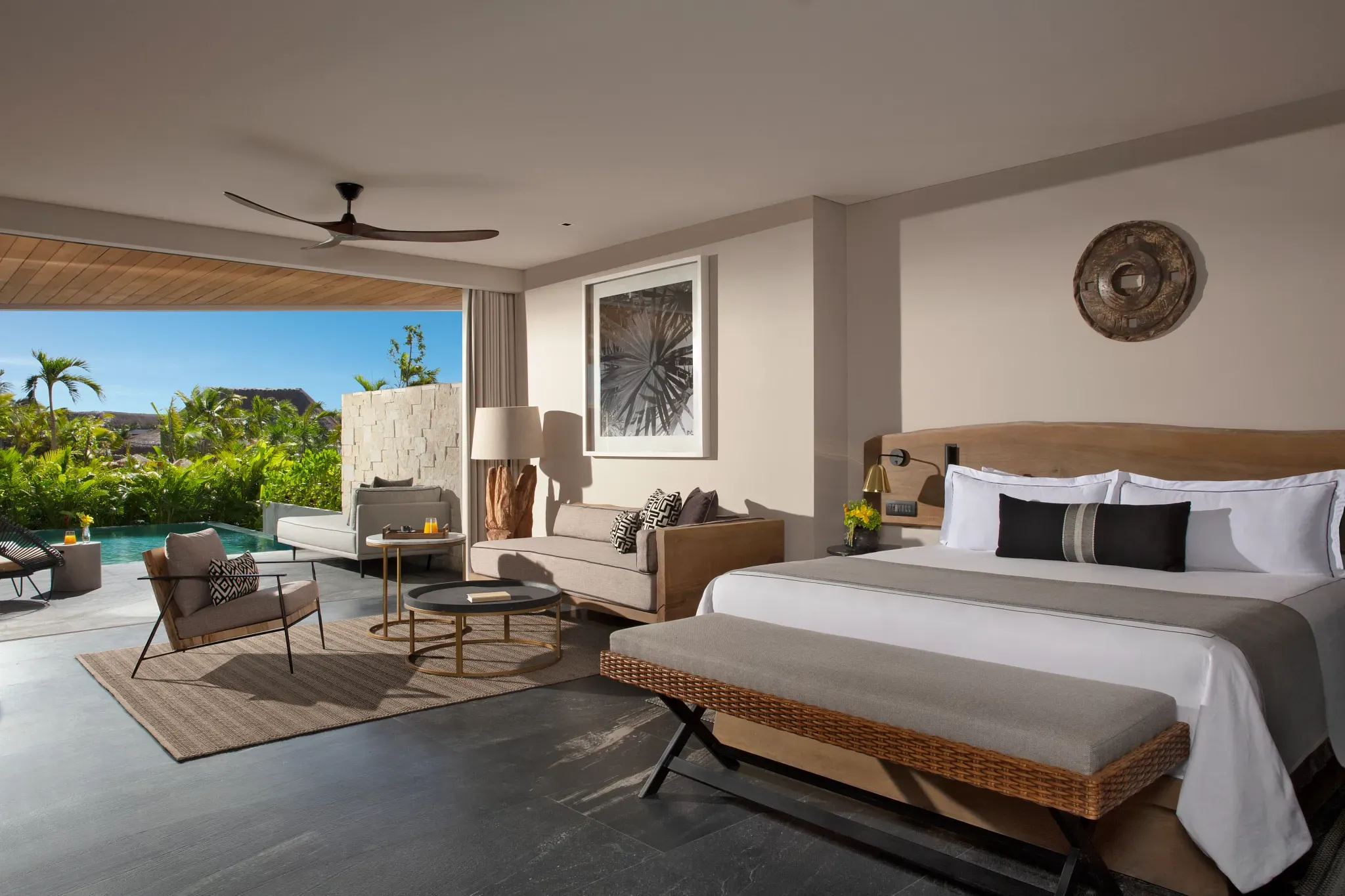 Signature Swimout Suite Tropical View