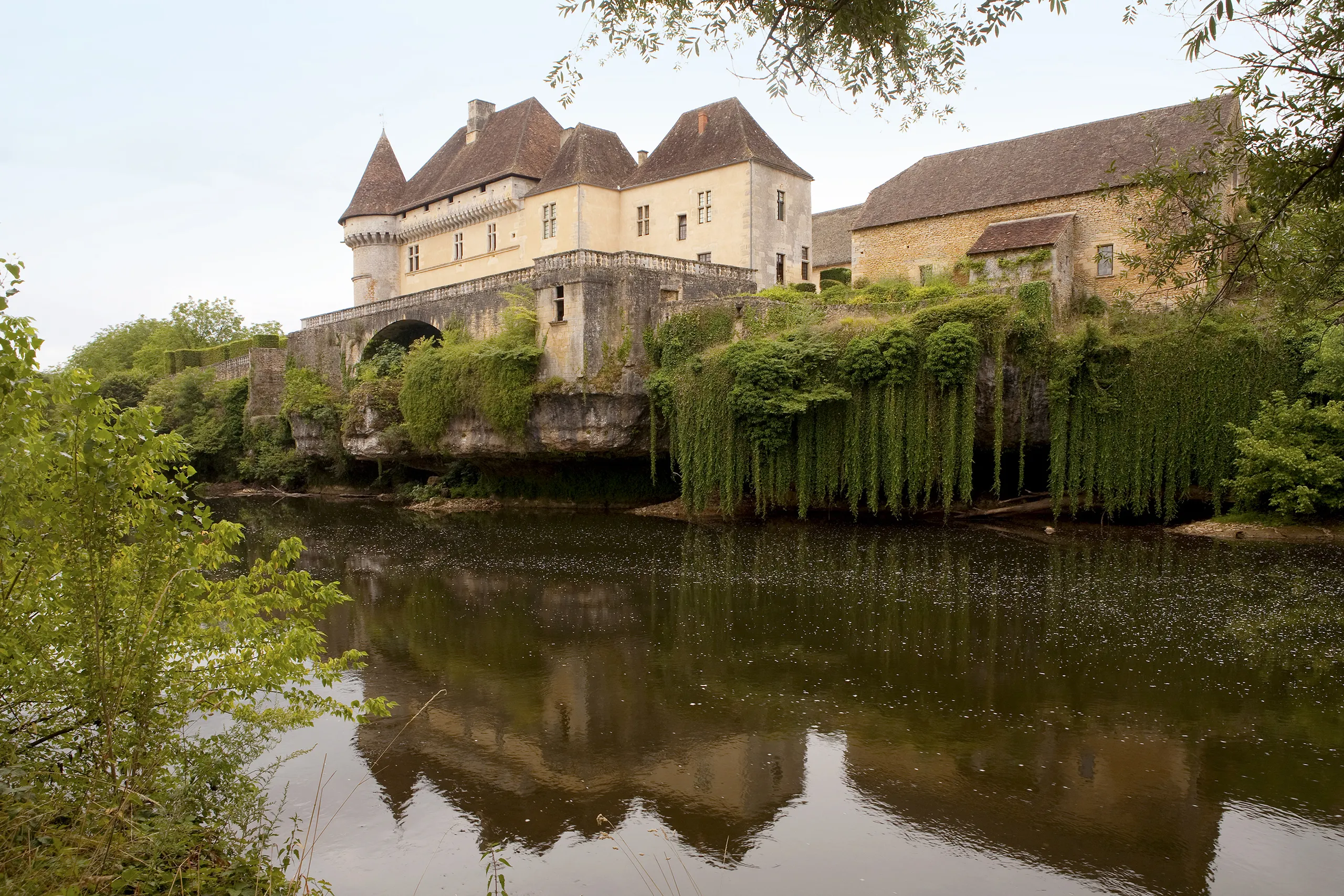 Les Eyzies & the Vézère Valley — A Journey Through Deep Time