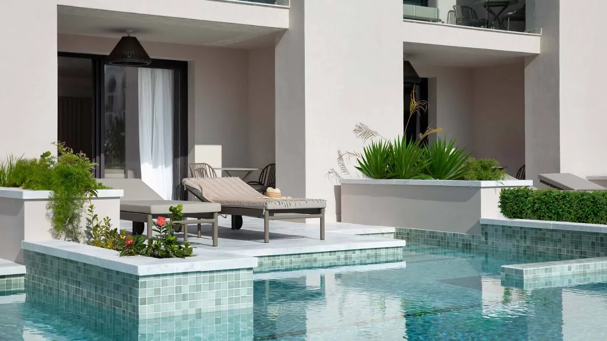 Junior Swim-Up Suite Pool View