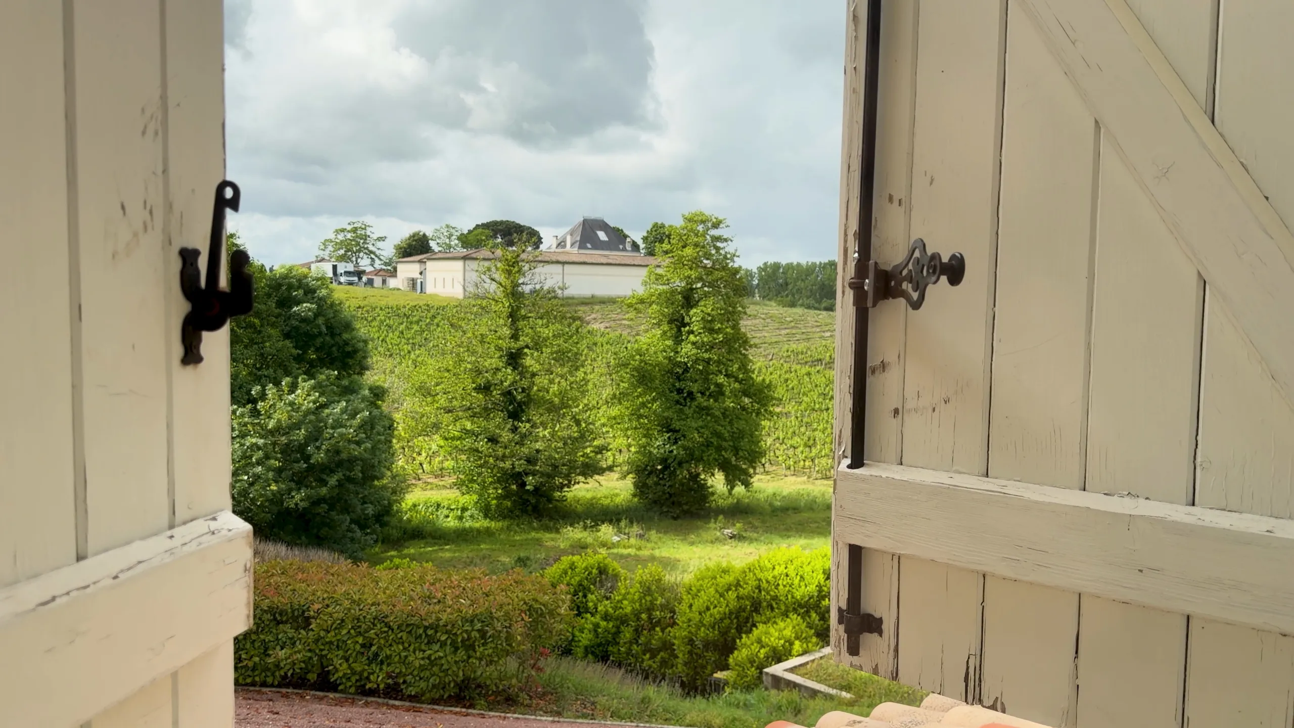 Pessac-Léognan & Sauternes — Estates, Gardens & Golden Landscapes