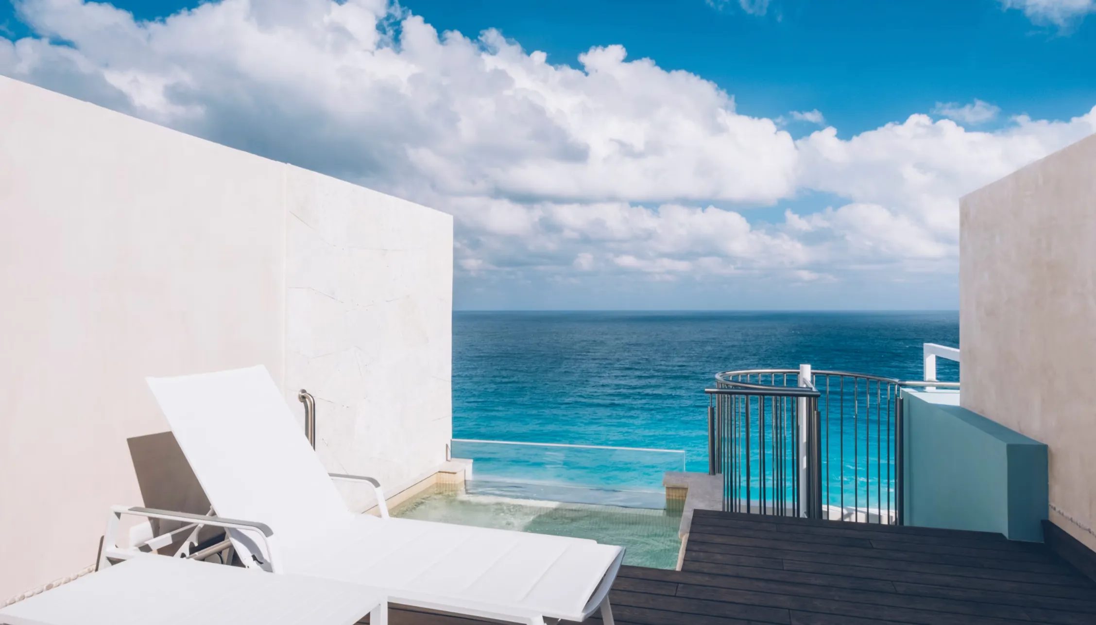 Junior Suite Ocean Front Roof Top