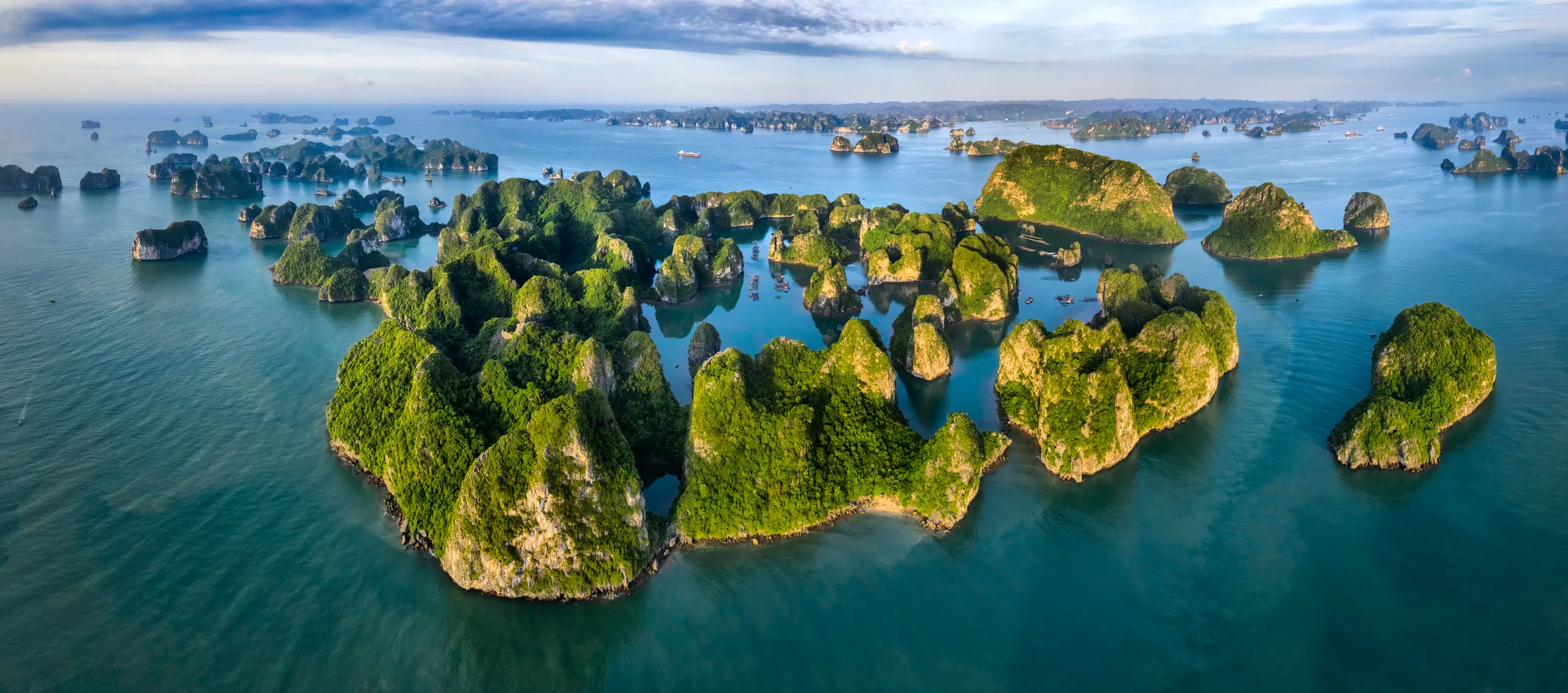 Ha Long Bay & Lan Ha Bay