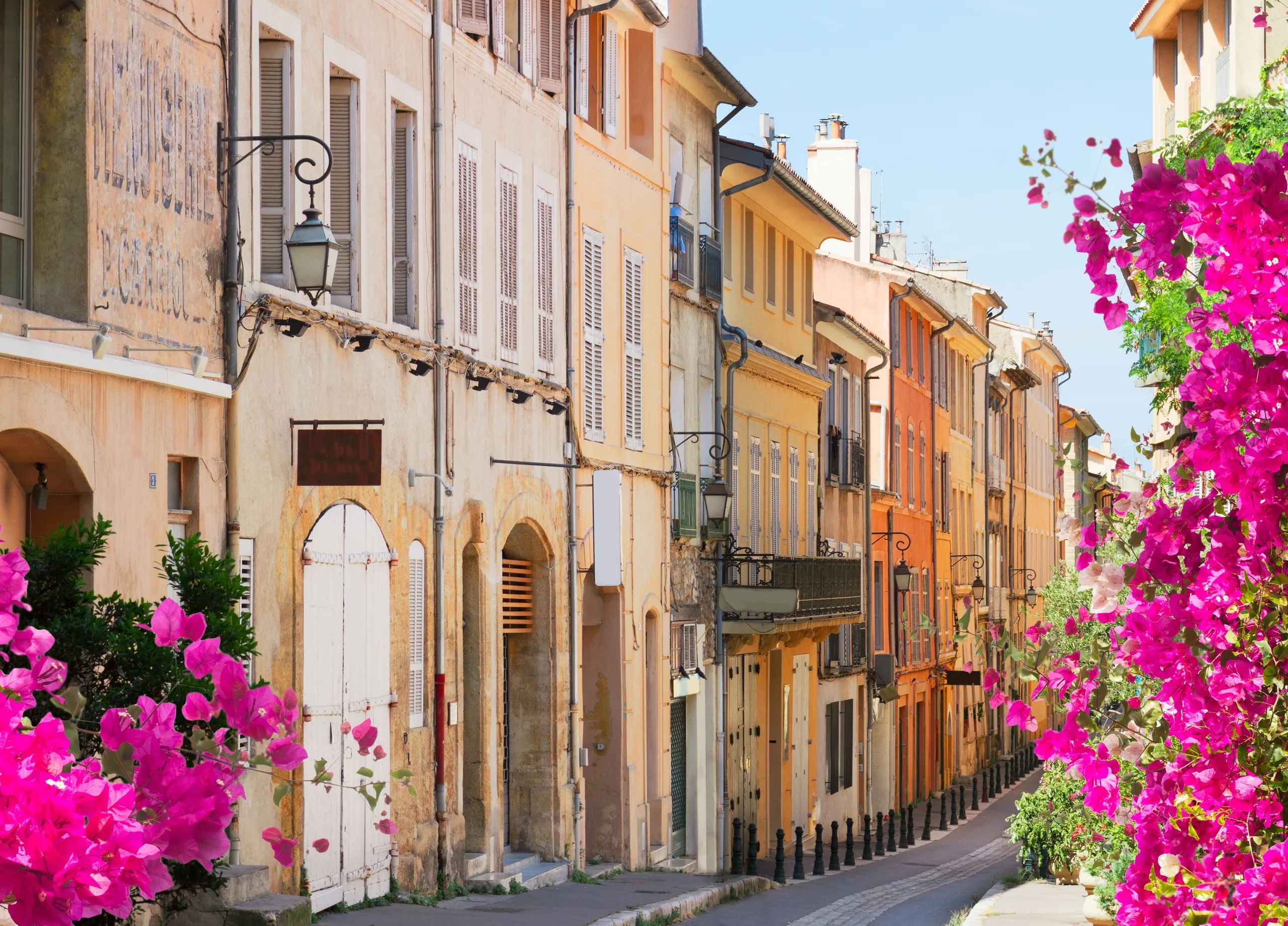 Arrival in Aix-en-Provence — Fountains, Mansions & Southern Light